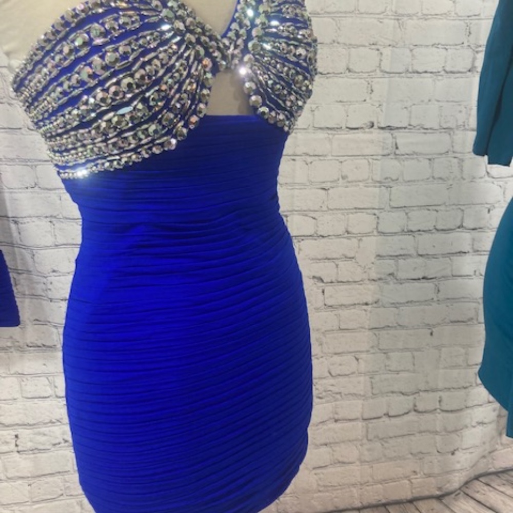 JVN90363 BEJEWELED KEYHOLE FITTED SHORT DRESS